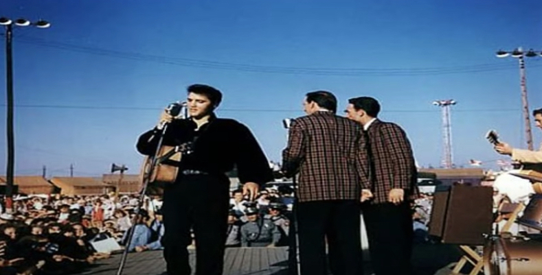 Elvis Presley - I Got A Woman - The Live Comparison Series