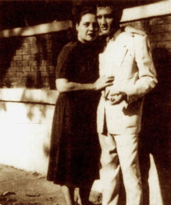 Gladys & Elvis Presley in 1953