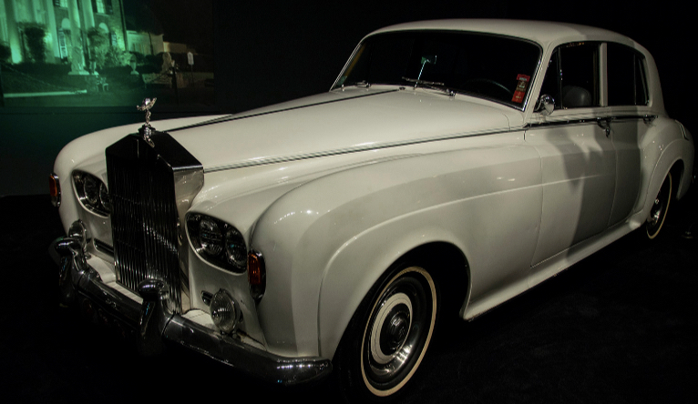 Elvis bought the Rolls Royes Silver-Cloud 111 in 1966
