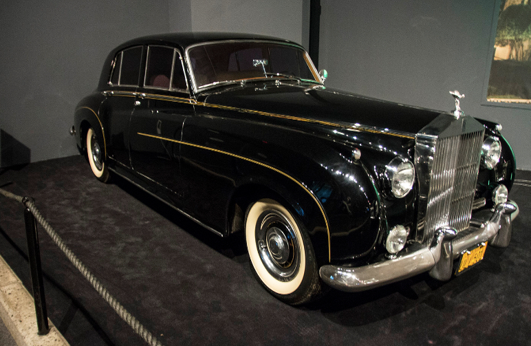 The Rolls Royes Phantom 1960 was specially made for Elvis and from the rock star on September 3rd.