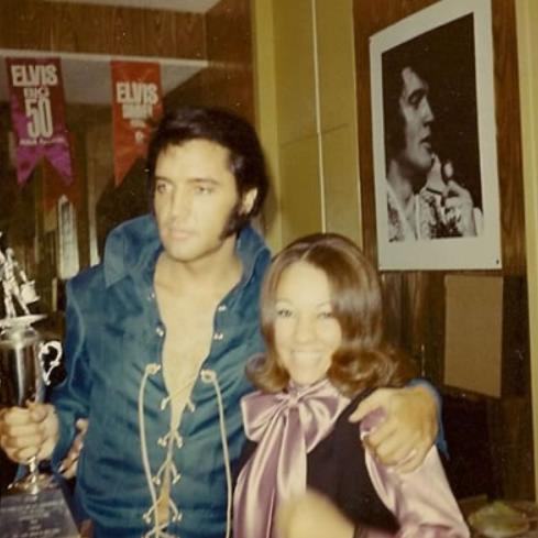 Elvis Presley with fan Yanick Gomez | August 22, 1970