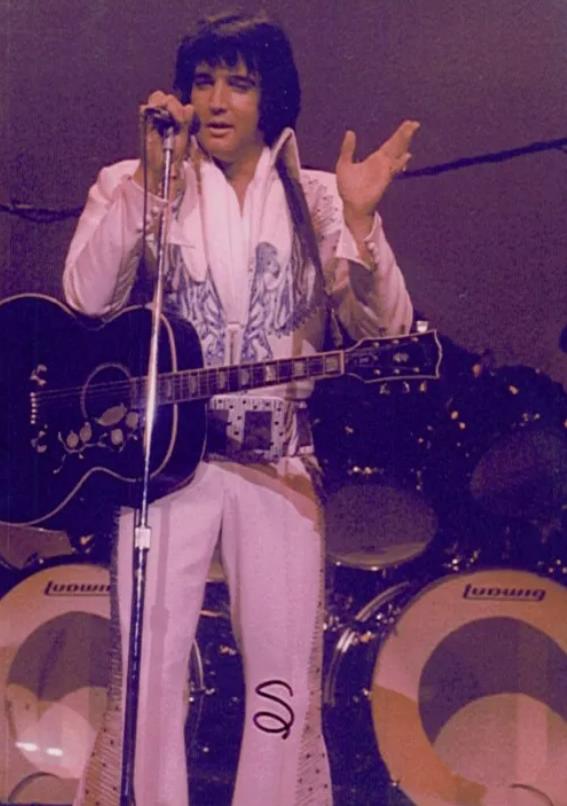 August 27, 1974 DS. Las Vegas, NV. – Elvis Presley In Concert