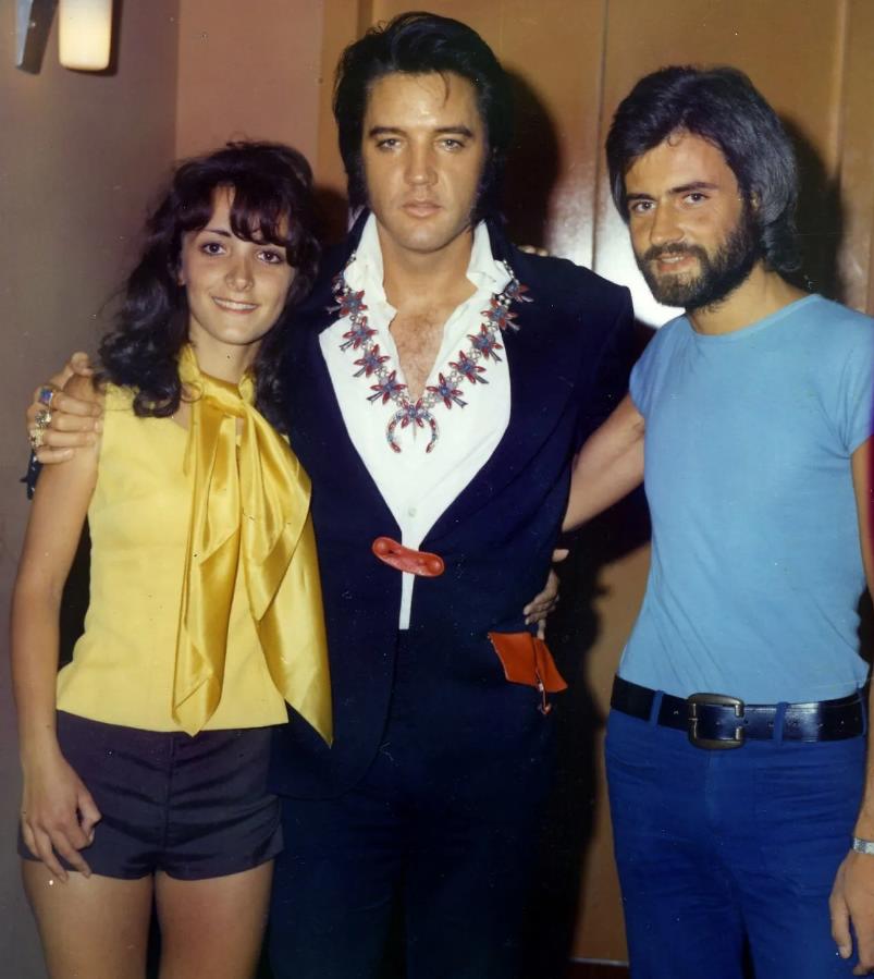 Elvis with two Italian fans in Las Vegas on August 28, 1972