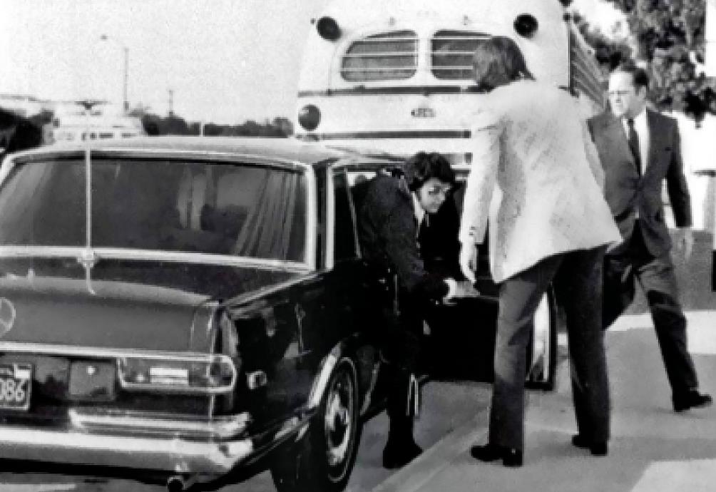 October 21, 1971 Elvis arrives at the Laboratory for the Patrica Parker ...