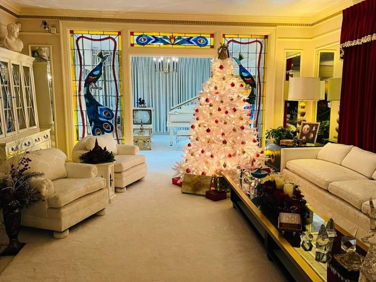 Christmas at Graceland – Elvis Presley – Elvis Presley